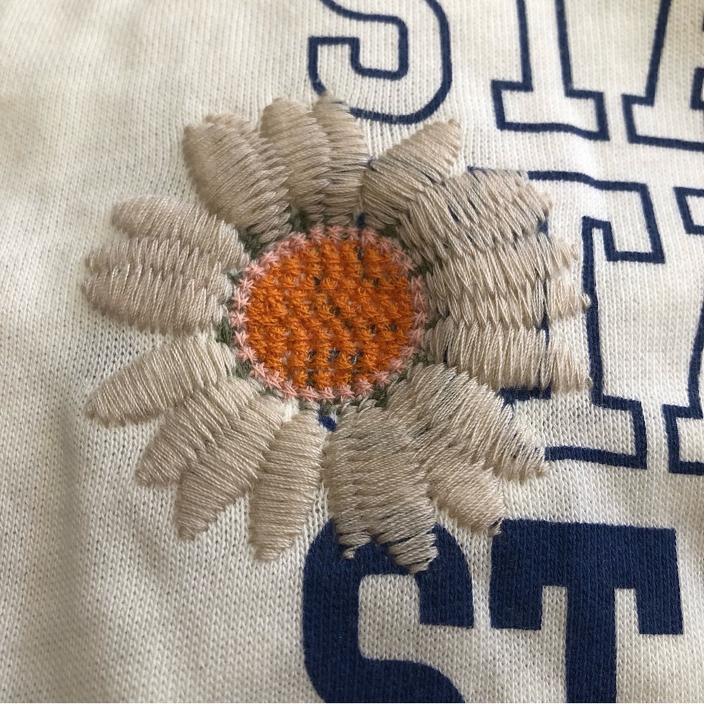 NWT ladies Doe State of Kind cream/ blue long sleeve w/embroidery top. Sz XL - Picture 5 of 5